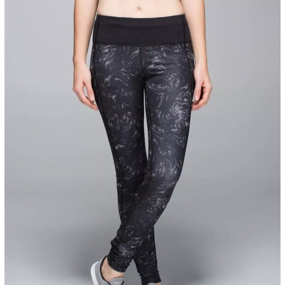 Lululemon Black speed tight ll Full-on Luxtreme Swirl size 8 - Picture 3 of 6